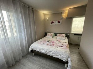 3 chambres, fer et planche à repasser, Wi-Fi gratuit, draps fournis