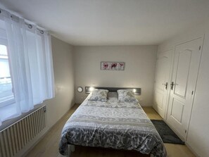 3 bedrooms, iron/ironing board, free WiFi, bed sheets