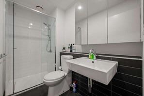 Sèche-cheveux, serviettes fournies