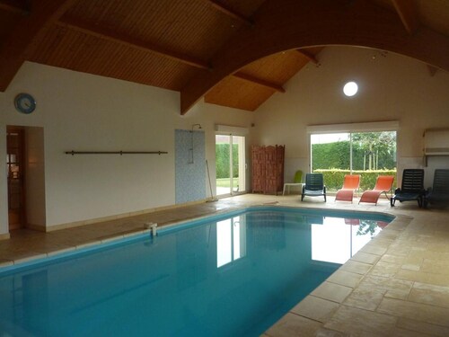 House with private heated pool, pets allowed near Loire castles