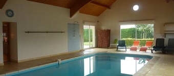 House with private heated pool, pets allowed near Loire castles