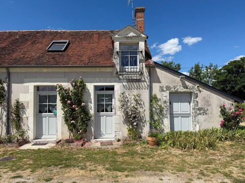 Idyllic Family Retreat: Spacious Home with Garden, Kid-Friendly Amenities, and Nearby Attractions