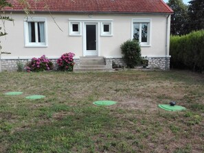 Exterior - Charming Cottage with Private Yard, Near Loire Castles and Cycling Routes (Muides-sur-Loire)
