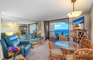 Télévision, livres, chaîne hi-fi