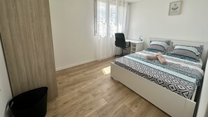 3 soverom, skrivebord, strykejern/-brett og wi-fi (inkludert)