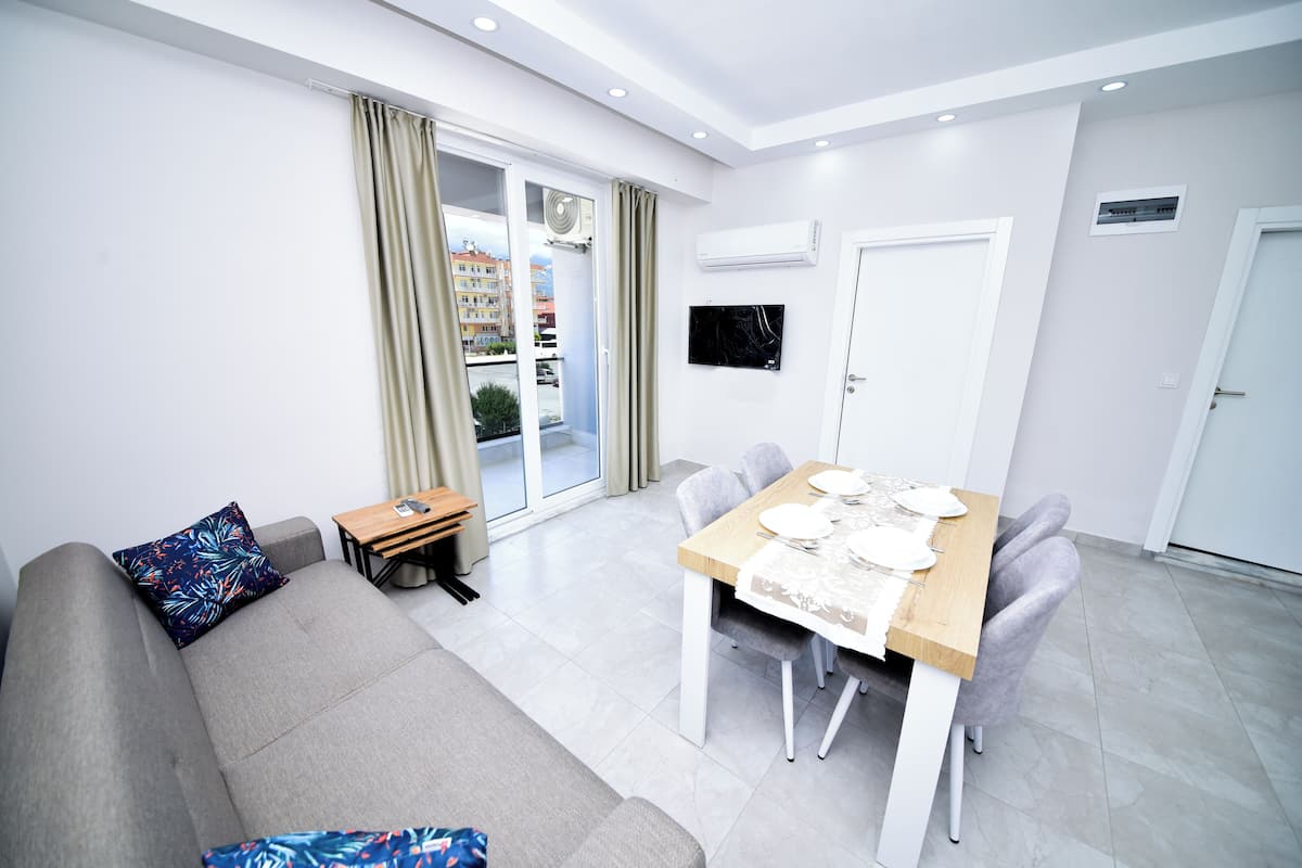 Basic Apartment, Non Smoking, Kitchen | Private kitchen | Fridge, stovetop, dishwasher, cookware/dishes/utensils