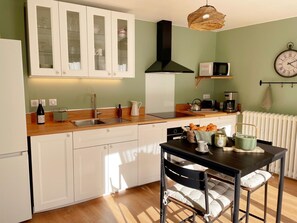 Fridge, microwave, oven, dishwasher