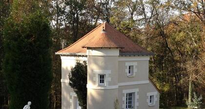 Gßte de CaractÚre avec Piscine Privée dans Parc Arboré Proche Chùteaux de la Loire
