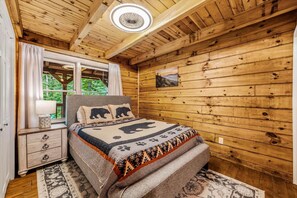 5 slaapkamers, een bureau, een strijkplank/strijkijzer, gratis wifi
