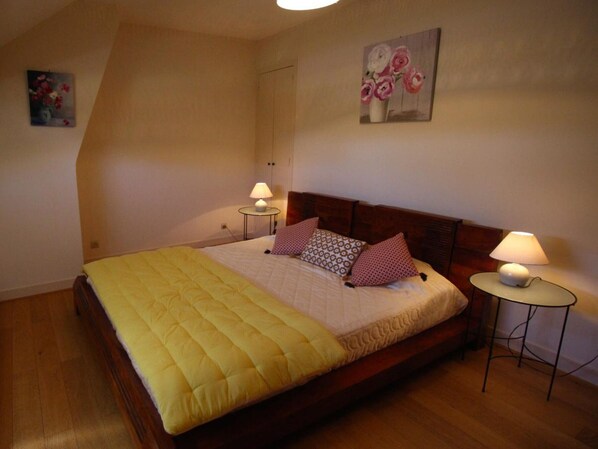1 bedroom, free WiFi - Charming Restored Barn with Tennis, Near Loire Castles & ZooParc de Beauval, Pet-Friendly, Sleeps 3 (Cheverny)