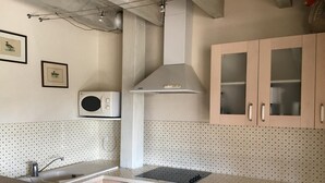 A kitchen with a stove, oven, microwave, and cabinets. - Charming Restored Barn with Tennis, Near Loire Castles & ZooParc de Beauval, Pet-Friendly, Sleeps 3 (Cheverny)