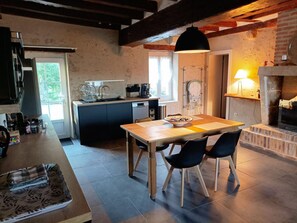 Dining - Charming Gîte with Fireplace, A/C, WiFi, and Large Garden in Serene Loire Valley Location (Le Controis-en-Sologne)