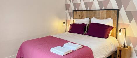 2 室のベッドルーム、WiFi (無料)