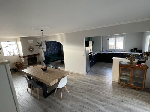 Spacious Gîte with Large Garden, Near Loire Castles & Activities, 5 mins from Chaumont-sur-Loire