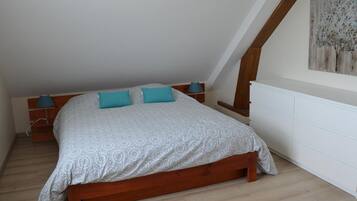 4 bedrooms, free WiFi, bed sheets