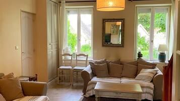 Télévision, cheminée