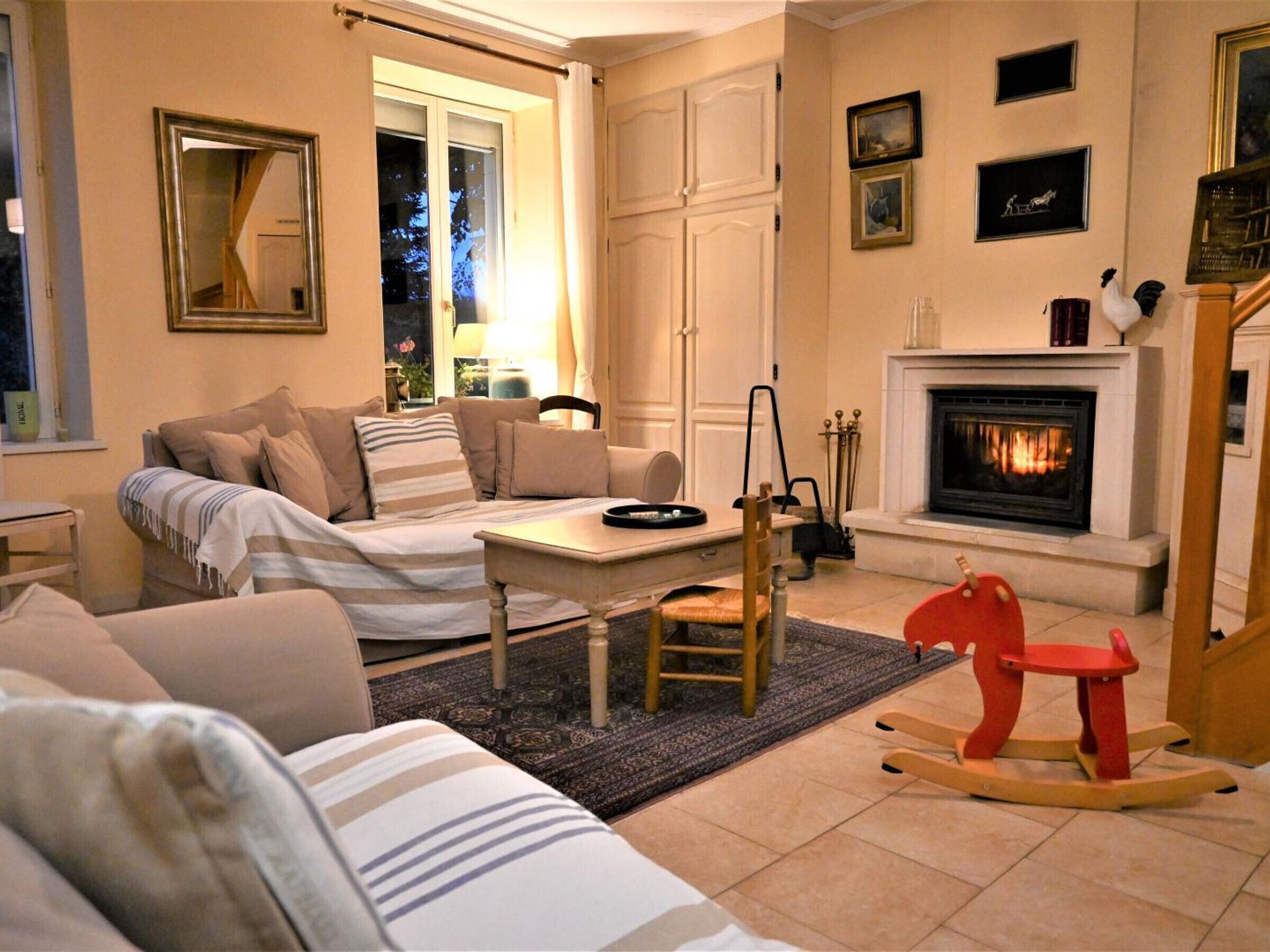 Télévision, cheminée