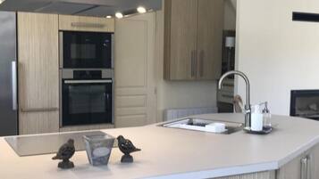 Réfrigérateur, micro-ondes, four, lave-vaisselle