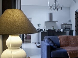 Télévision, cheminée