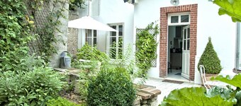 Charming Central Blois Cottage: Terrace, Private Garage, Modern Amenities Included