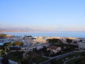 Marina - Stunning apartment with terrace and garage, 3 min from beach, sleeps 4 (Villeneuve-Loubet)