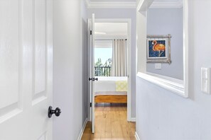 2 slaapkamers, een strijkplank/strijkijzer, gratis wifi, beddengoed