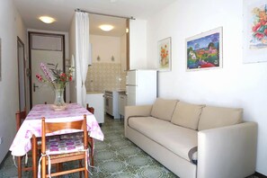 Private kitchen - Apartment in Caorle Near Adriatic Beach (Caorle)