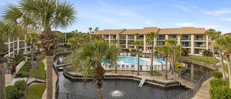 حمّام سباحة مُدفَّأ