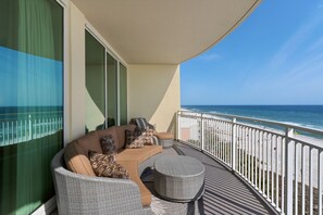 Property grounds - Stunning Remodeled Beachfront 3Bed 3Bath+BunkRoom (Panama City Beach)