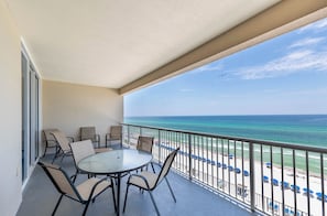 Property grounds - 3Br 2Ba at Palazzo, newly listed book now. Beach chairs included! (Panama City Beach)