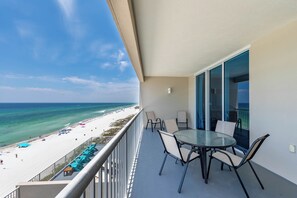 Outdoor dining - 3Br 2Ba at Palazzo, newly listed book now. Beach chairs included! (Panama City Beach)