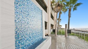 Property grounds - 3Br 2Ba at Palazzo, newly listed book now. Beach chairs included! (Panama City Beach)