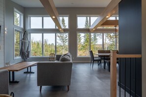 Fernseher, Kamin, Stereoanlage