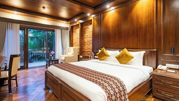 PLUNGE POOL SUITE | Premium bedding, minibar, in-room safe, desk