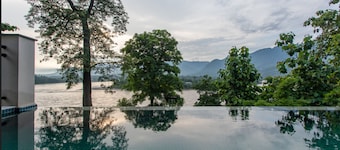 Regenta Resort & Spa By Riverside, Chitwan