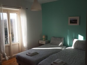 2 makuuhuonetta, silitysrauta/-lauta, vauvan matkasänky, Wi-Fi