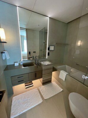 Hair dryer, towels, soap, shampoo - Address Beach Resort, 1bd aprt (Dubai)