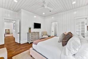 4 bedrooms, desk, iron/ironing board, travel crib