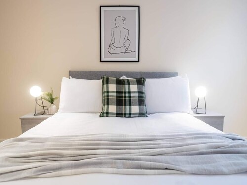 Luxe One Bed W/city View Near Ipswich Waterfront