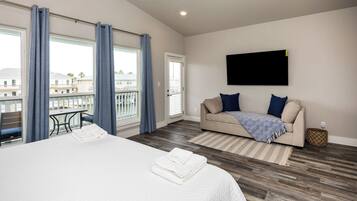 3 bedrooms, iron/ironing board, free WiFi, bed sheets