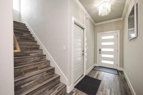 Pet-Friendly Waterfront Townhome | Plunge Pool & Boat Dock