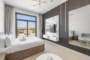 1 bedroom, iron/ironing board, travel cot, WiFi - Stylish Studio in New residence with pool and gym (Dubai)