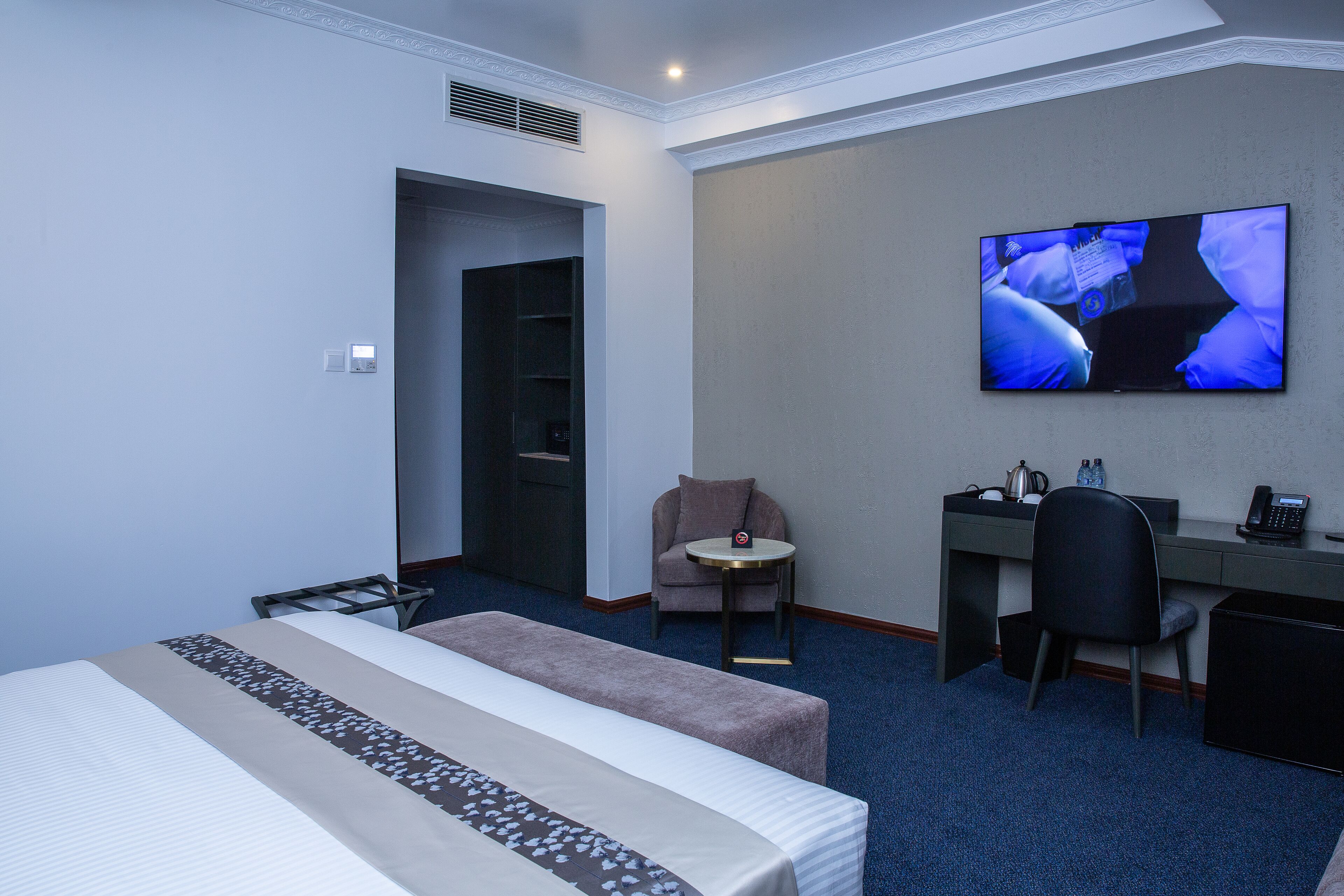 In-room safe, individually furnished, desk, laptop workspace