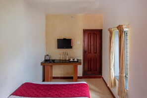 Egyptian cotton sheets, premium bedding, down duvets - Yagappa Heritage Resort (Kodaikanal)