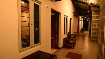 Standard Room, 1 Katil Ratu (Queen), Balcony, City View | Balkoni