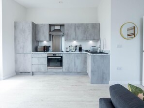 Apartment | Private kitchen - Two-bedroom by Leeds Art Gallery by Belvilla (Leeds)