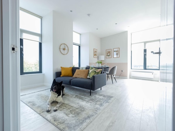 Apartment | Living area - Two-bedroom by Leeds Art Gallery by Belvilla (Leeds)