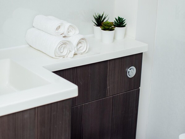 Bathroom - Weston Park Museum Two Bedrooms (Sheffield)