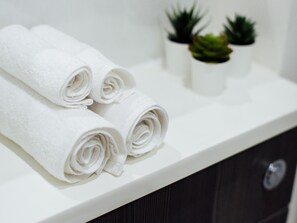 Bathroom - Weston Park Museum Two Bedrooms (Sheffield)