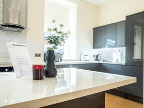 Apartment | Private kitchen - Two Bedroom Ipswich Luxury Retreat Self Check-in (Ipswich)